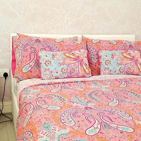 Stunning Room With Large Private Bathroom 더비 외부 사진