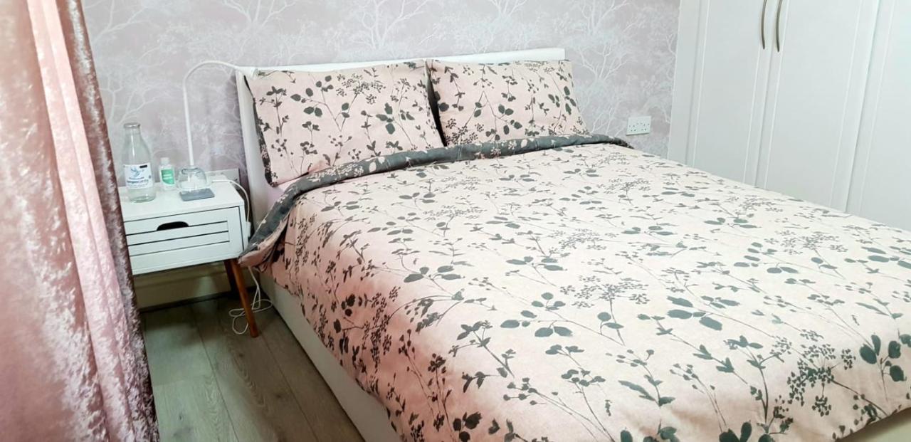 Stunning Room With Large Private Bathroom 더비 외부 사진